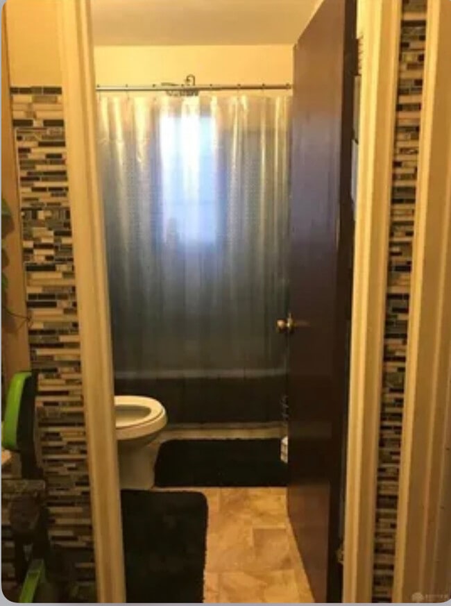 Building Photo - 803 Uhrig Ave