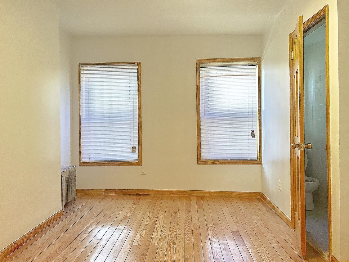 Primary Photo - 57 Mott St