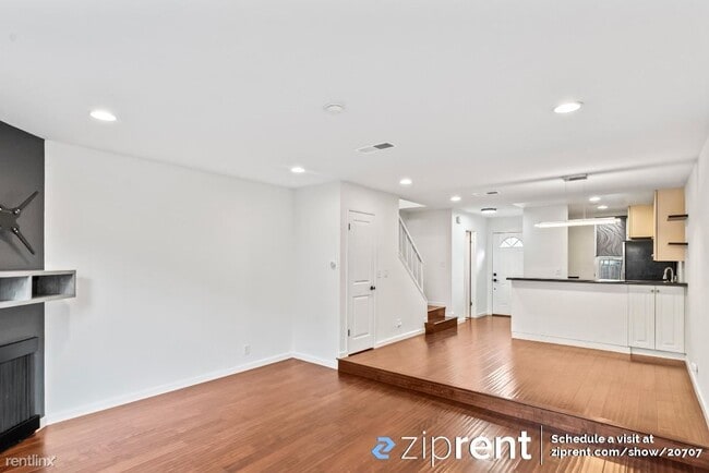 Building Photo - 2 br, 1.5 bath Townhome - 1018 San Souci, ...