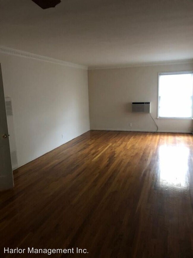 Foto del edificio - 15042 Dickens St