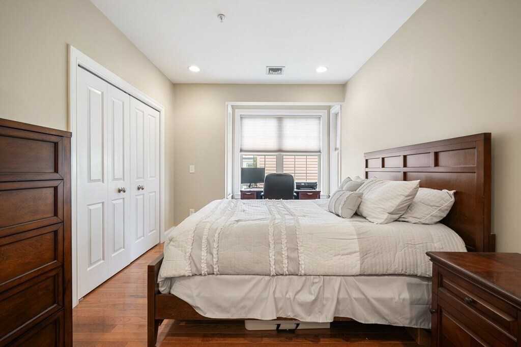 Foto principal - 553 E 1st St