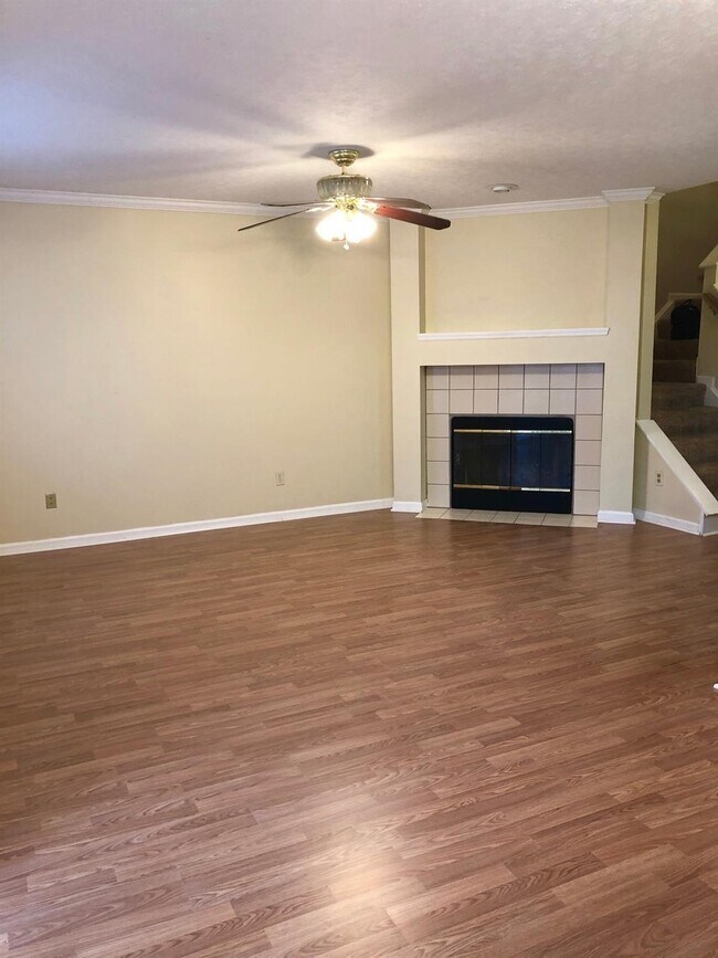 Foto del edificio - 5322 Country Ridge Dr