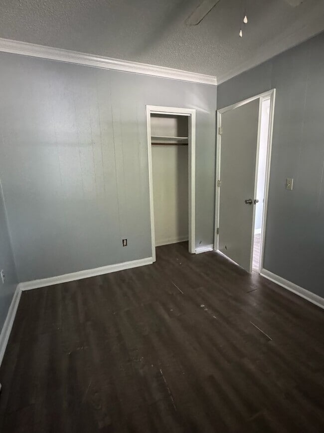 Building Photo - Charming Ranch Central Charleston