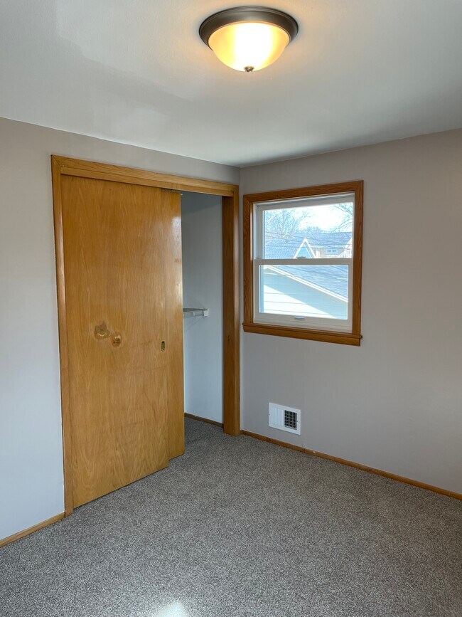 Building Photo - 45 20th Ave N