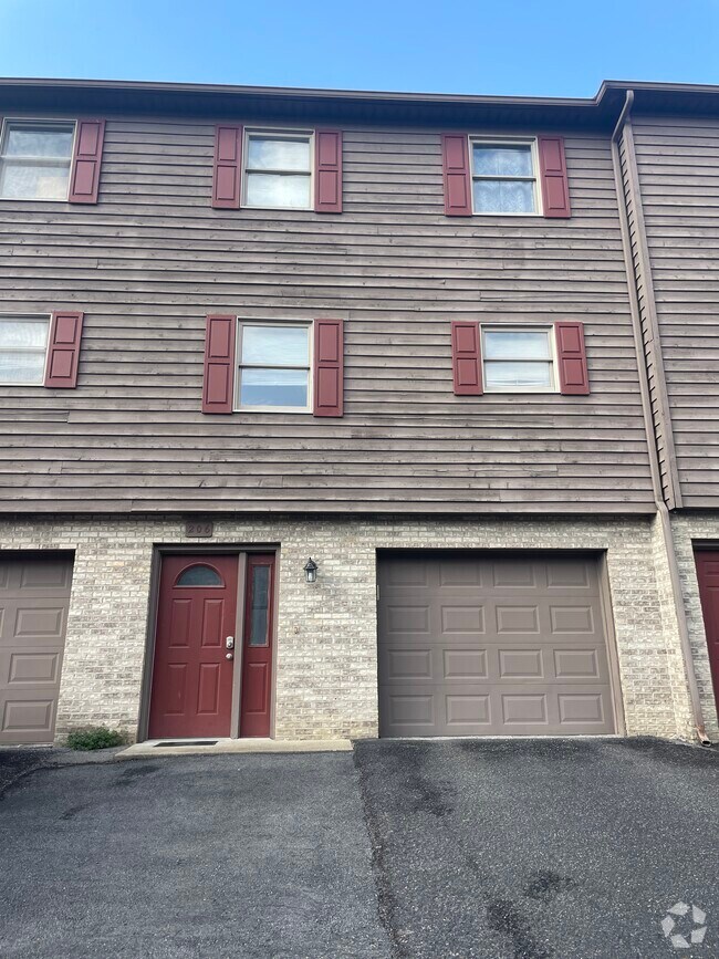 Chestnut Tree Townhomes Apartments under 2,500 WV 2 Rentals