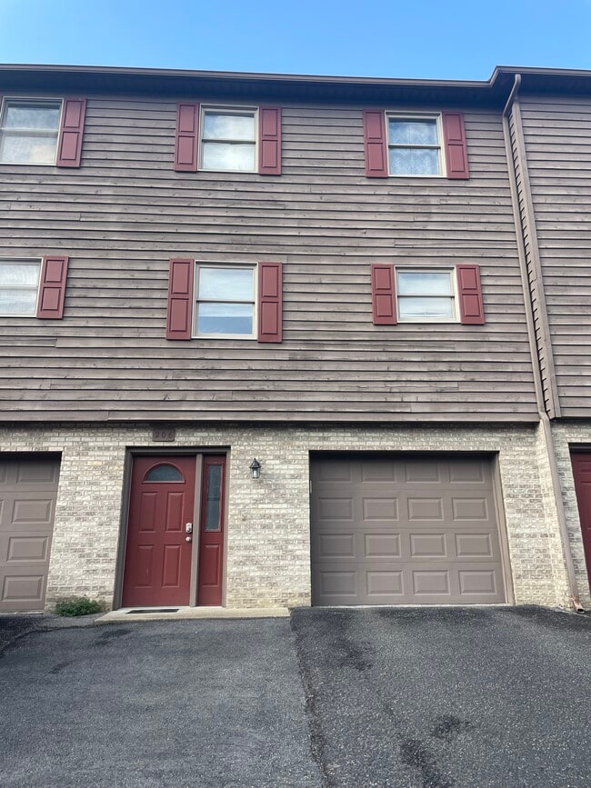 Building Photo - 206 Stone Gate Cir