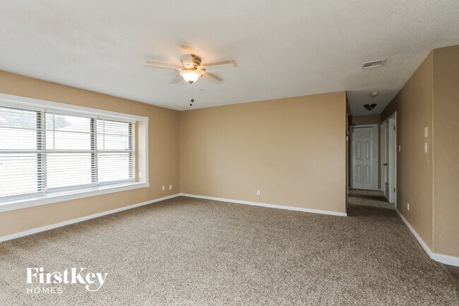 Building Photo - 834 Saddlebrook Dr