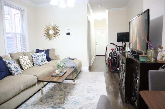 Foto del edificio - 408 Woodlawn Ave
