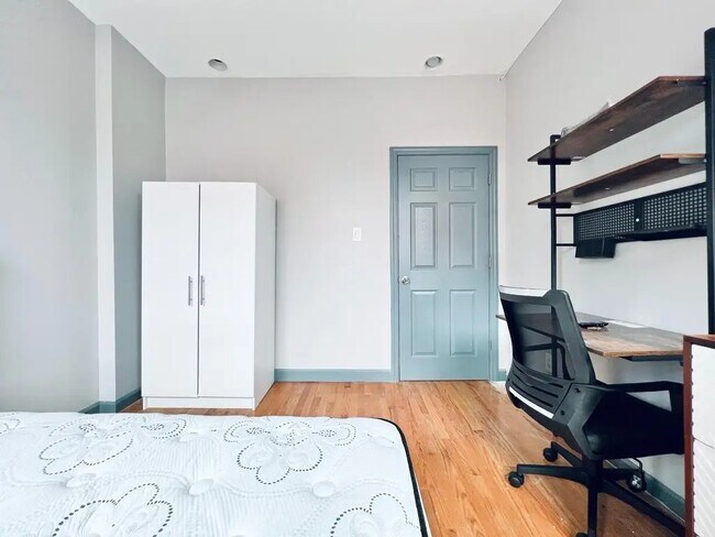 Foto del edificio - Furnished room/NOT APARTMENT