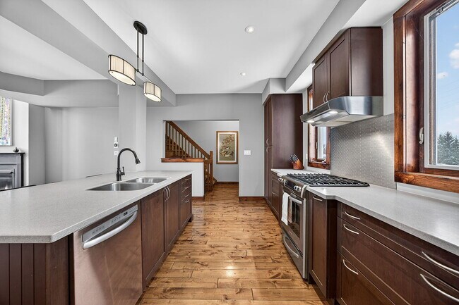 Building Photo - 119 Venture Boulevard