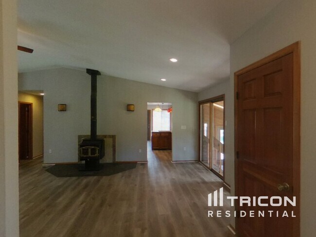 Foto del edificio - 820 Woodmoor Dr