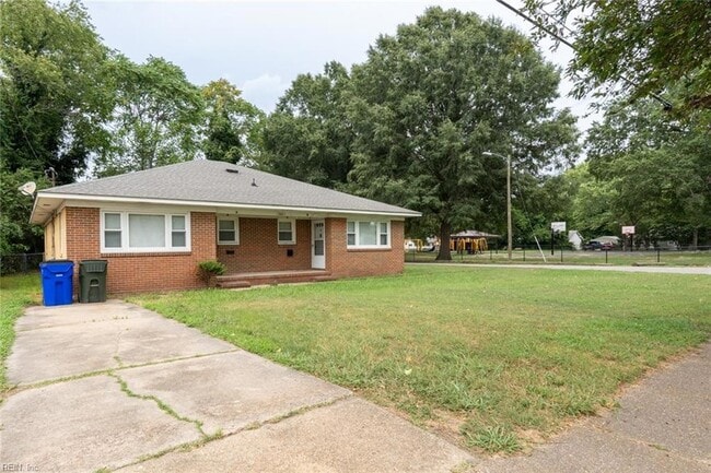 Building Photo - 344 Woodview Ave