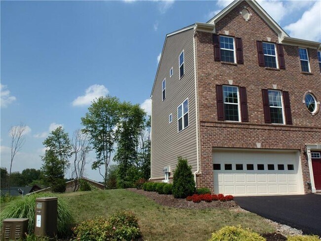 Foto del edificio - 325 Broadstone Dr