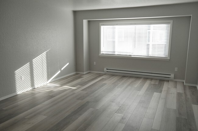 Sala de estar - 11025 16th Ave SW