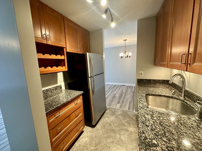 Building Photo - 5 Sugar Maple Ln