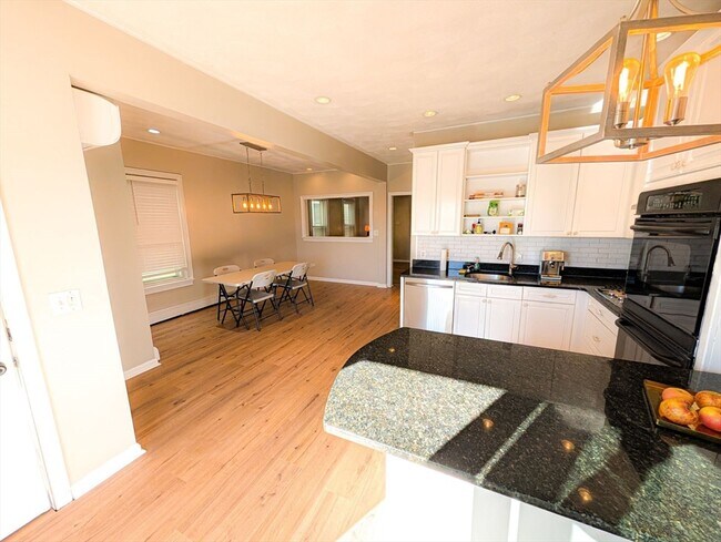 Foto del edificio - 103-105-105 Homer St