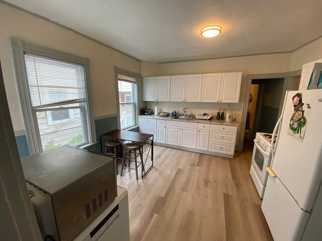 Building Photo - 16 White Street Pl