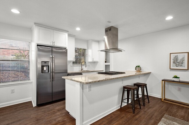 Building Photo - 301 E 33rd St