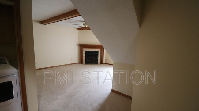 Building Photo - 5860 Park St