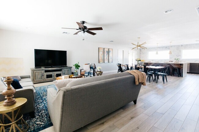 Building Photo - Spacious Tri-Level Home with Pool & Privat...