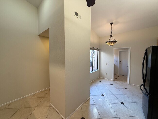 Foto del edificio - Lovely 2B/2BA Condo in 55+ Community w/Attached Garage & 2 Private Patios!