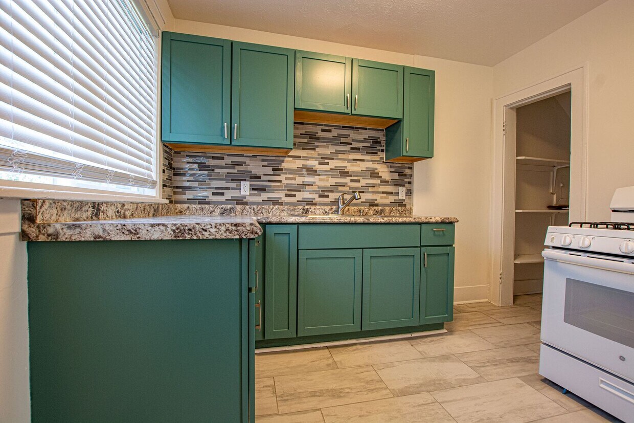 Foto principal - 106-108 38th St