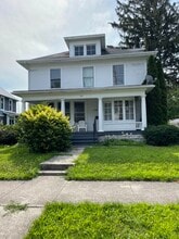 Building Photo - 139 Sycamore St