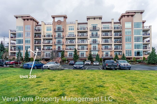 Building Photo - 3 br, 2 bath House - 320 E 32nd St Unit 209