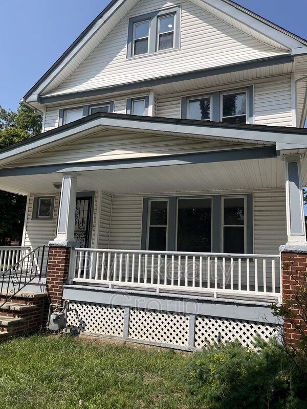 Primary Photo - 12203 Castlewood Ave