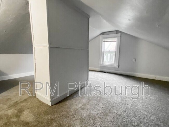 Building Photo - 1806 Rhine St