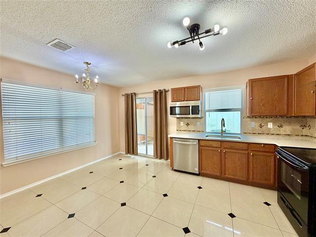 Foto del edificio - 7409 Cresswell Dr