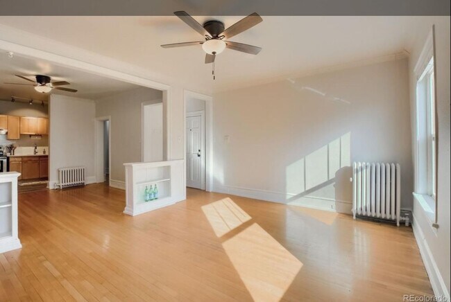 Sala de estar - 541 E 14th Ave