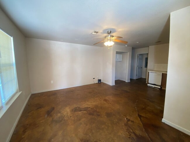 Building Photo - 1723 W Matthews Ave