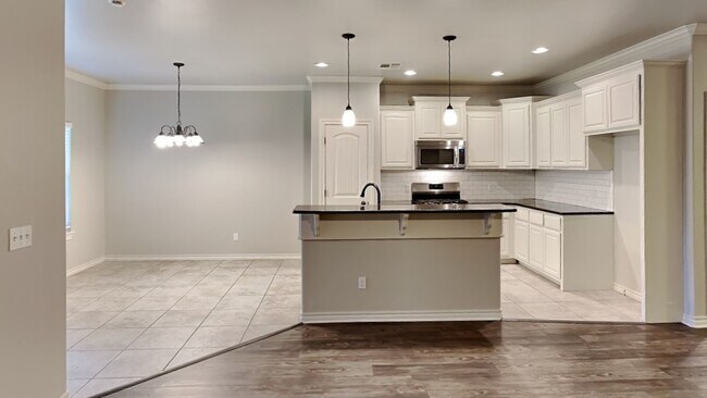 Foto del edificio - Very Nice 4 Bedroom 2 Bathroom Home in Deer Creek Schools with a Neighborhood Park/Pool