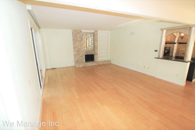 Building Photo - 3 br, 3 bath House - 6237 Riviera Circle