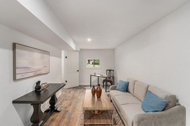 Building Photo - 3181 Pennington Cir SW