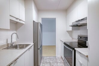 Building Photo - 1525 Av. Victoria