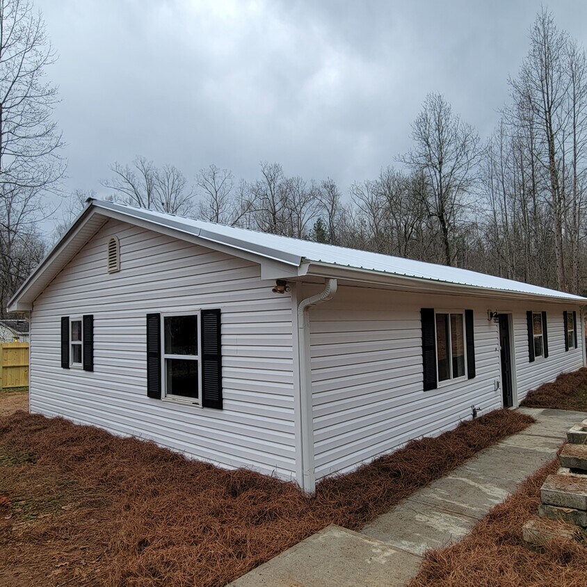 Primary Photo - 202 Cooper Valley Rd