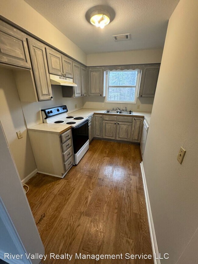 Building Photo - 2 br, 1 bath House - 179 Riverland Drive