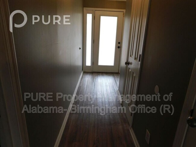 Building Photo - 1601 Windsor Ln