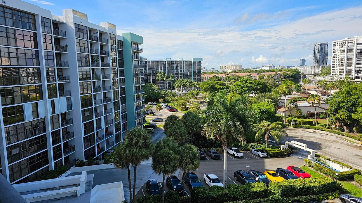 Foto principal - 400 Leslie Dr