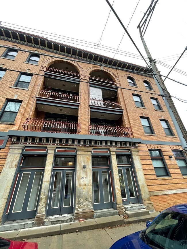 Building Photo - 1403 N Saint Clair St