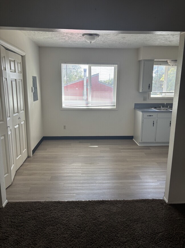 Foto del edificio - 1286 Blaine Ave