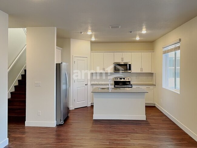Building Photo - 7229 Woods Rose Dr
