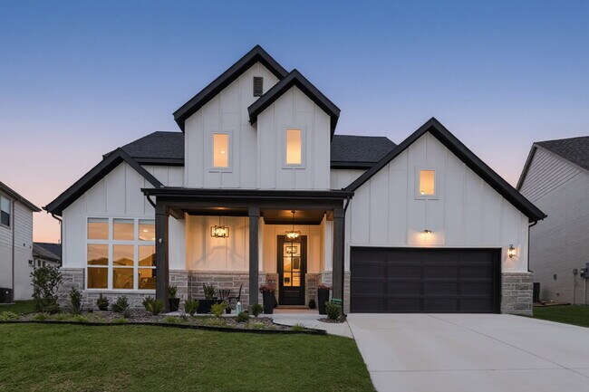 Building Photo - Luxury 4-bedroom, 3-bathroom home with an office and media room in Aledo!