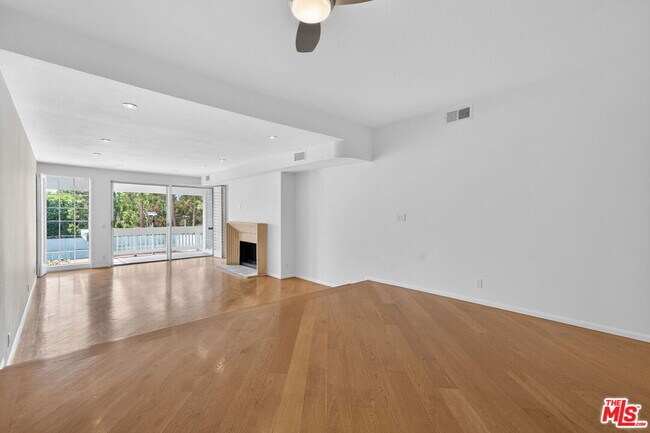 Foto del edificio - 4346 Redwood Ave
