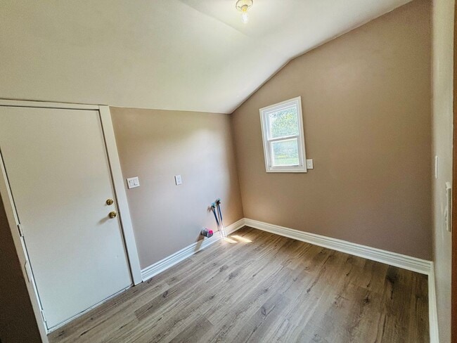 Building Photo - 404 N Georgie Ave
