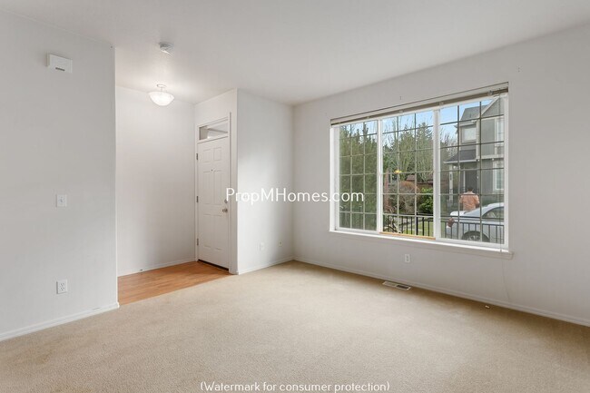 Foto del edificio - Two Bedroom End Unit Townhouse In Beaverto...