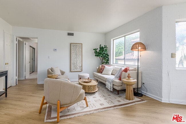 Building Photo - 2260 N Cahuenga Blvd
