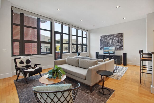 Building Photo - 2117 10th St NW